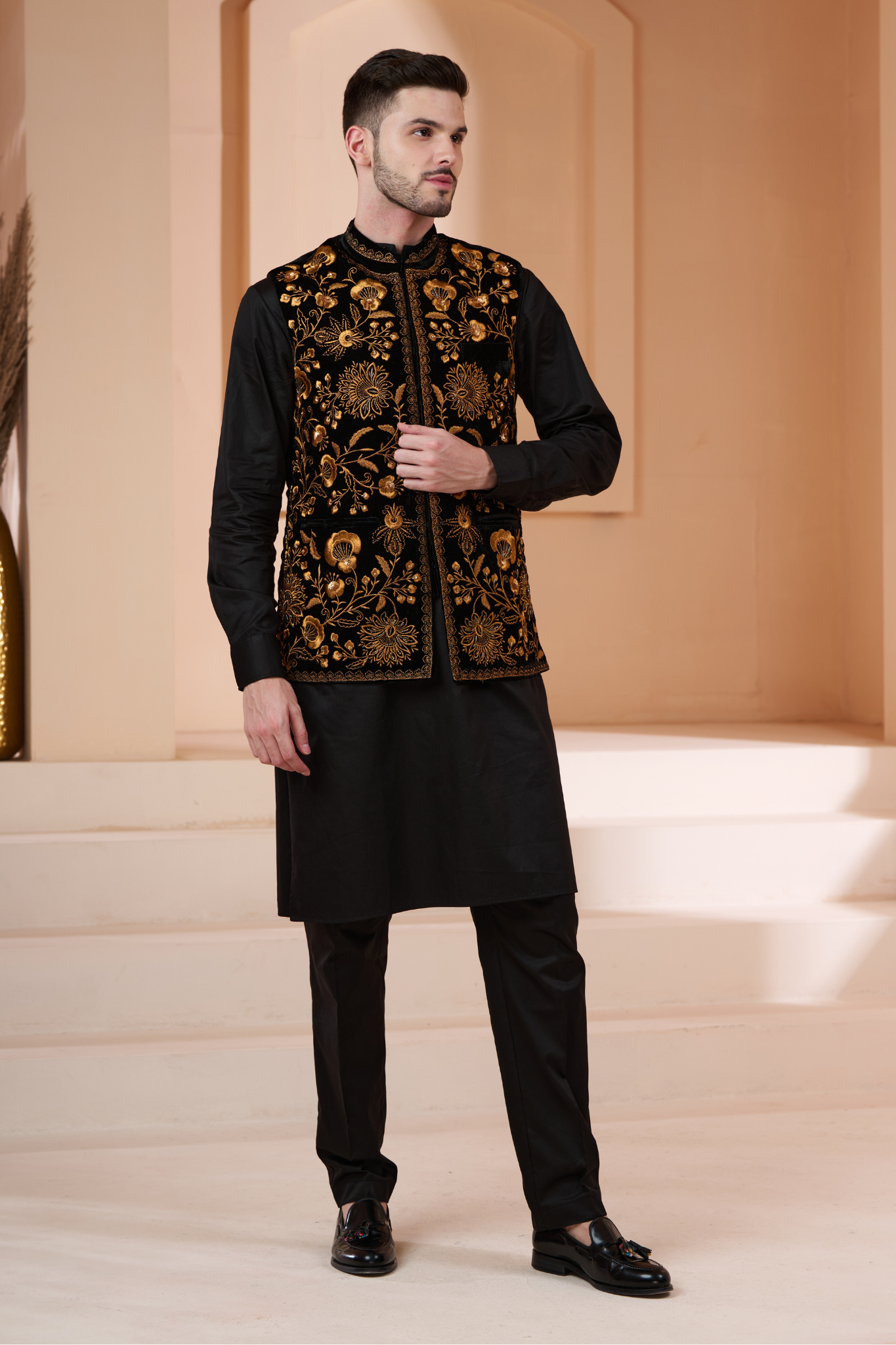 Embroidered Velvet Vogue Nehru Jacket , Men's Bandi