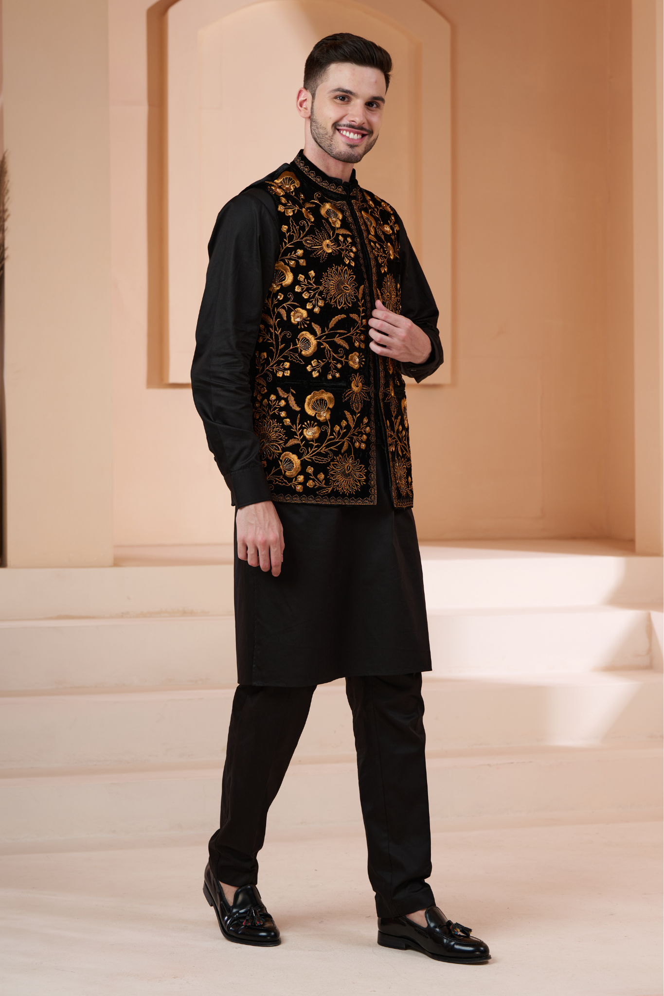 Embroidered Velvet Vogue Nehru Jacket , Men's Bandi