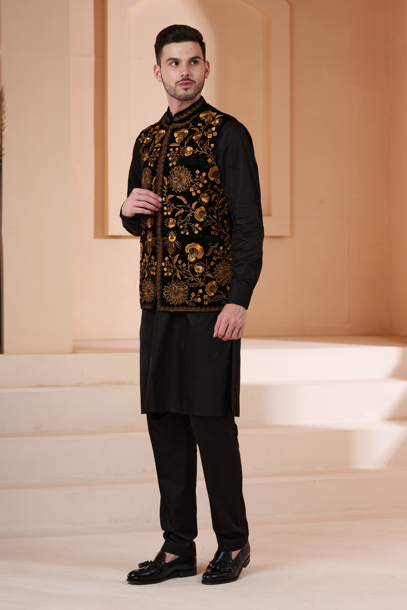 Embroidered Velvet Vogue Nehru Jacket , Men's Bandi