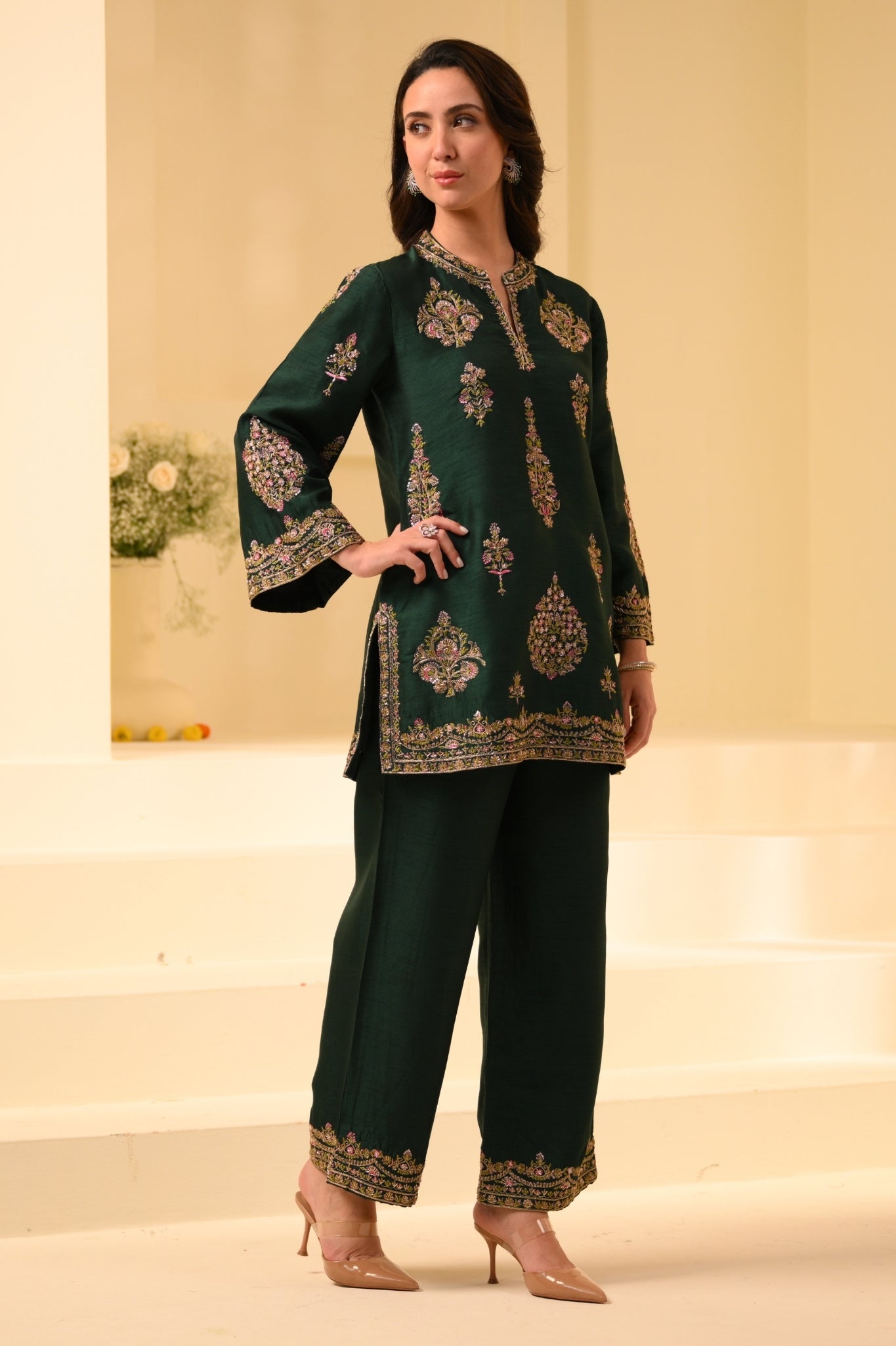 Taroob Kashmiri ki Kali Embroidered Kurta Set