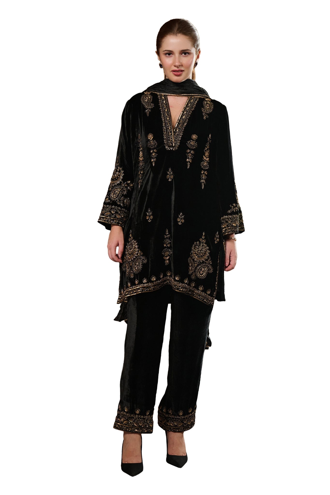 Taroob Velvet Chand Bagh Hand Embellished Kurta Set