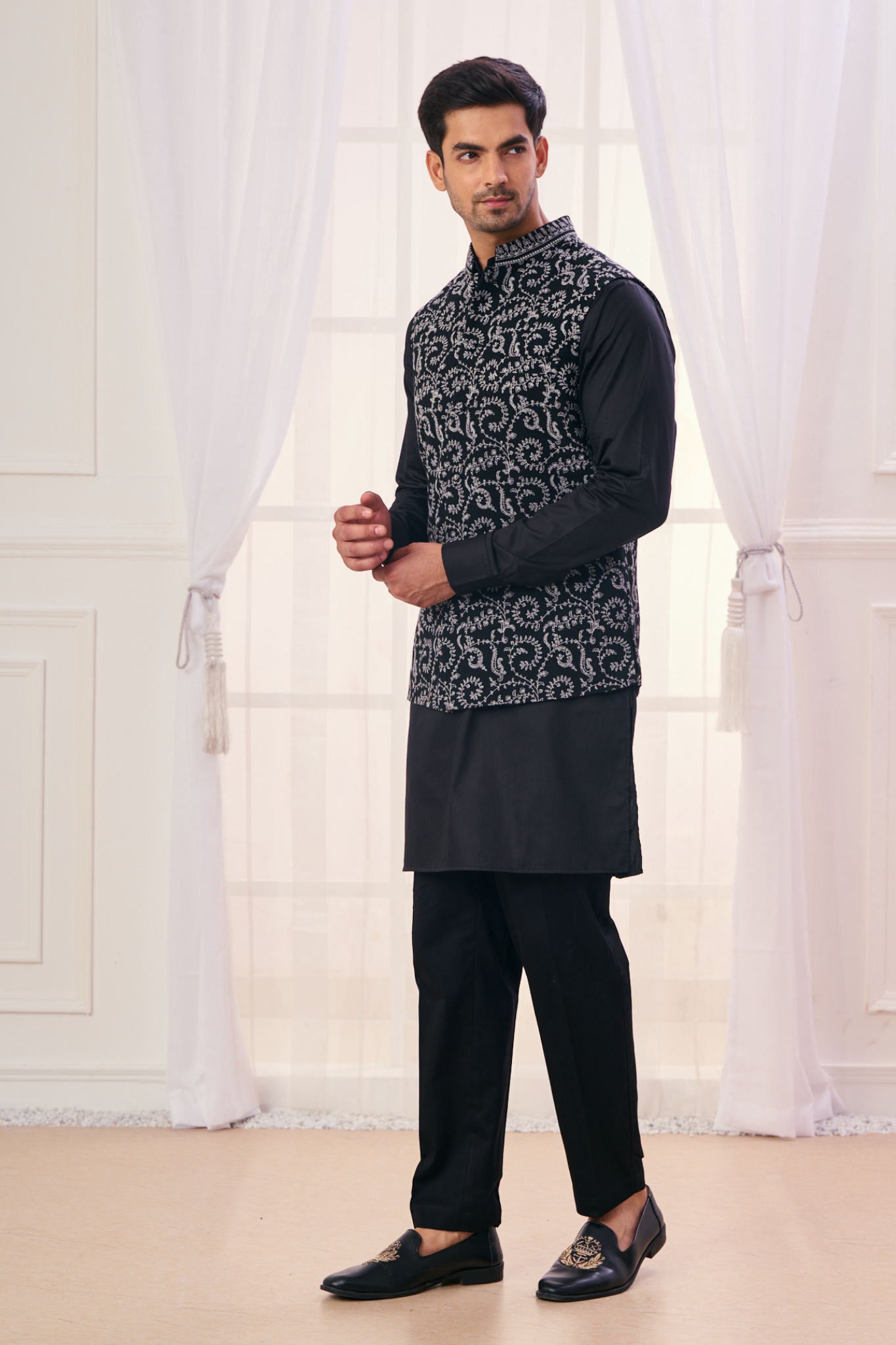 Fine Sozni Men's Embroidered Nehru Jacket