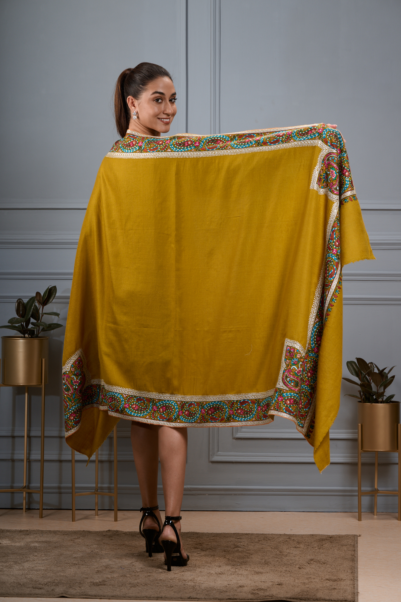 Pure Pashmina Sozni Tilla Border Shawl