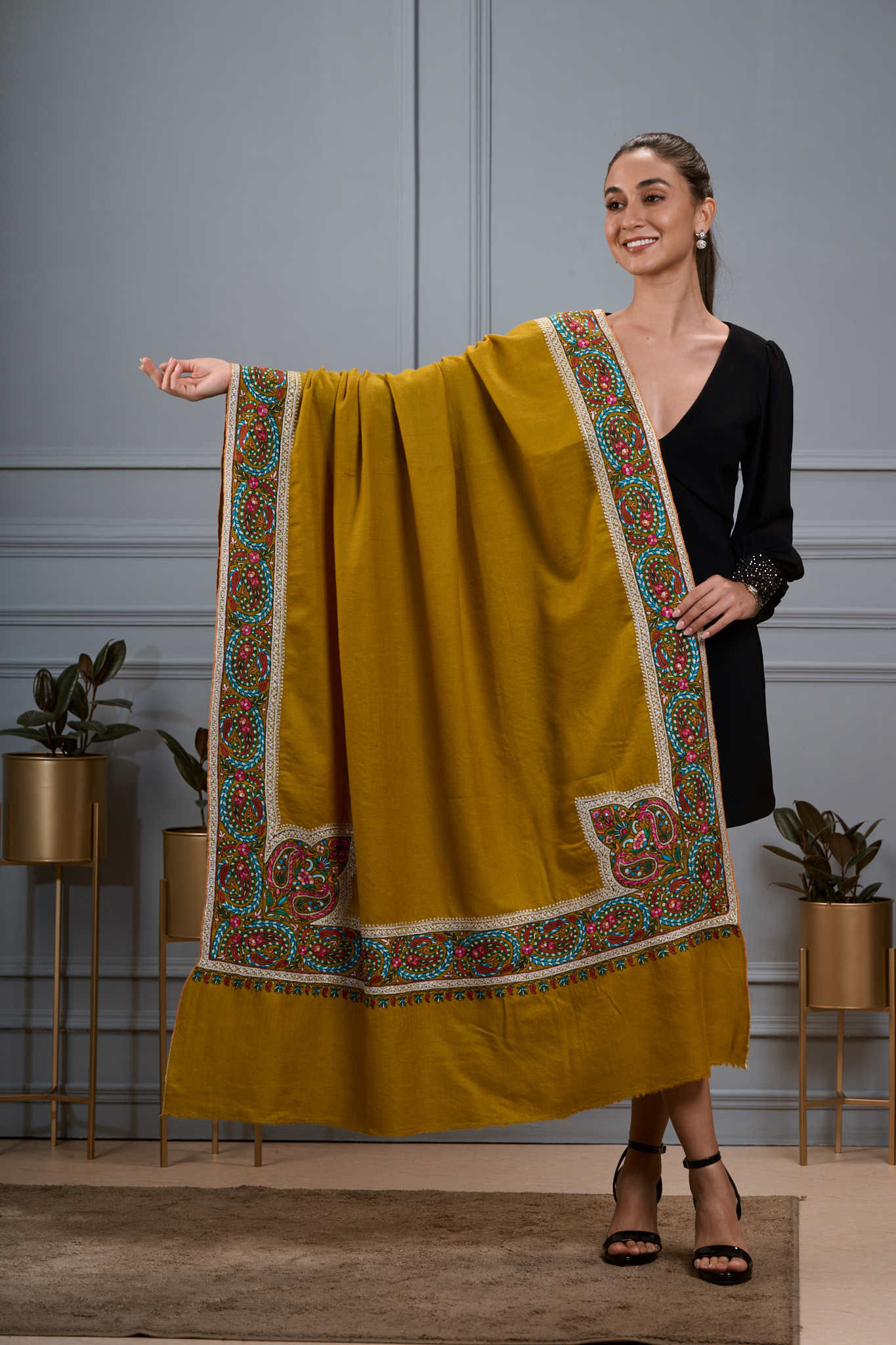 Pure Pashmina Sozni Tilla Border Shawl