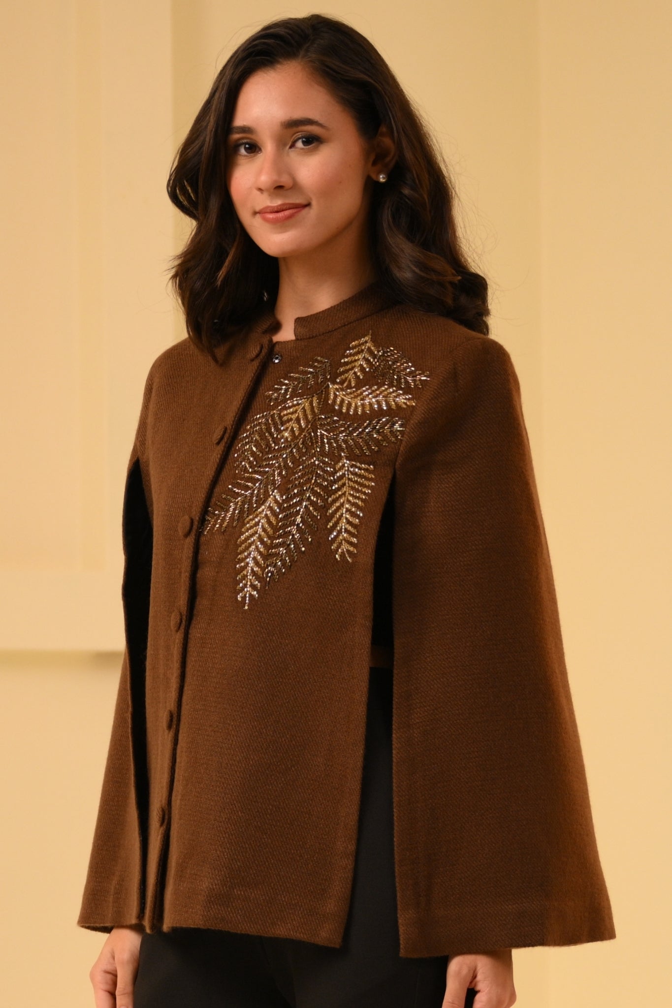 Taroob Feather Gleaming Cape