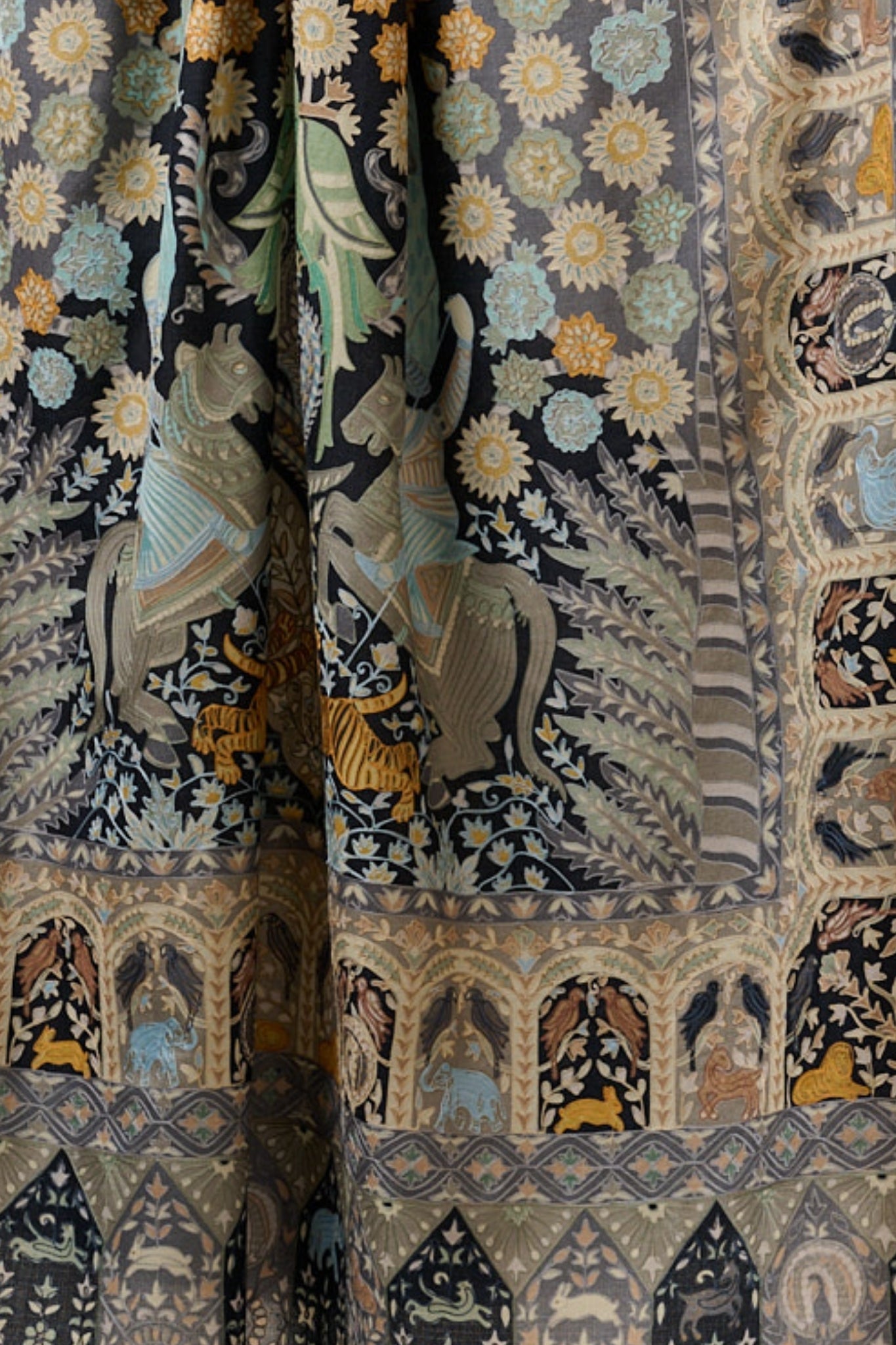 Taroob Royal Raj-Darbar Soft Wool Kalamkari Shawl