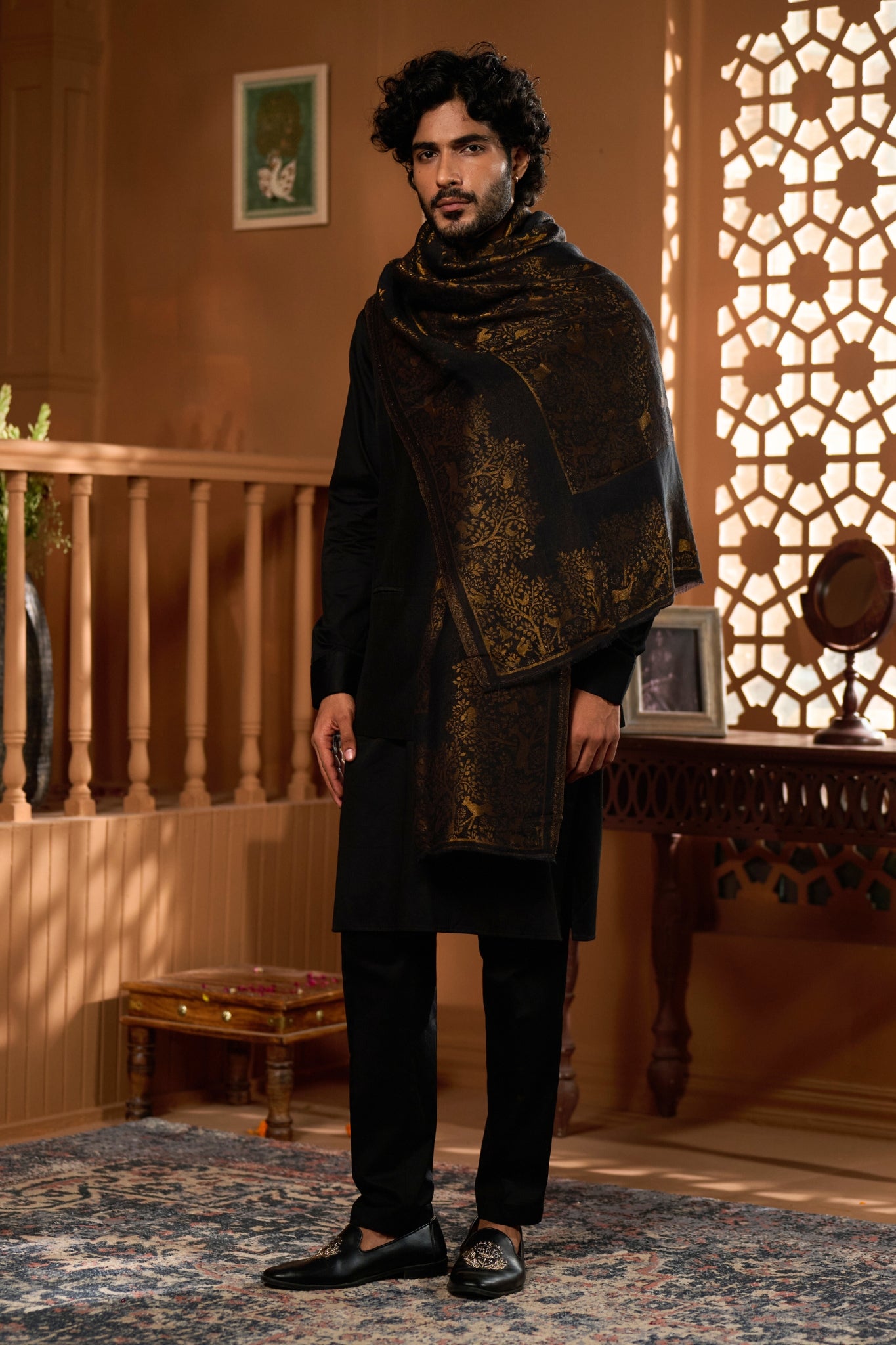 Taroob Fine Wool Shikara Zari Stole